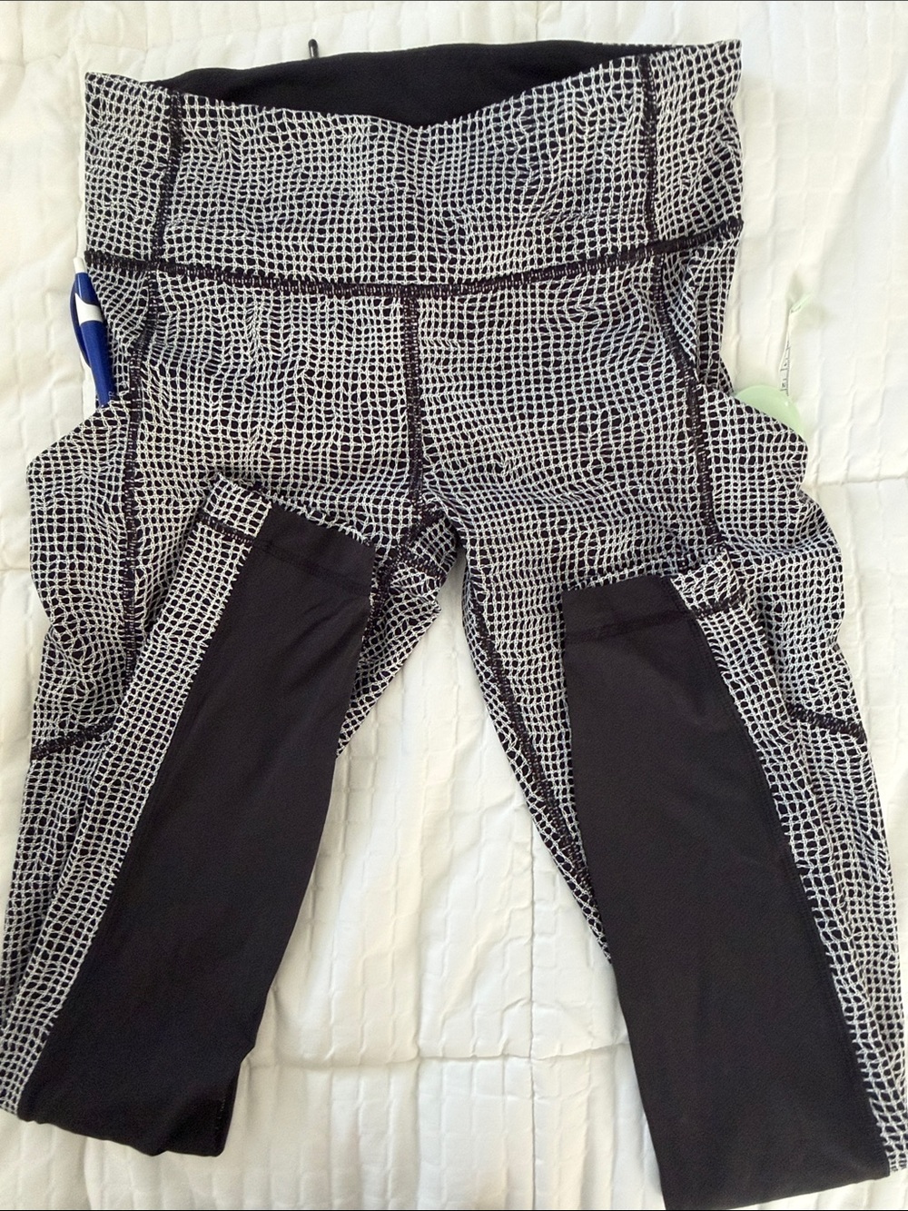 Lululemon Outrun Tight 28" Fall Net White Black Grid Running Leggings Size 4 EUC
